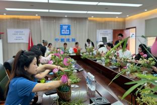 坎布瓦拉首秀数据：3次解围，1次封堵，4次对抗0成功，评分6.3分